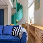 Апартаменти Designer Loft In The City Center