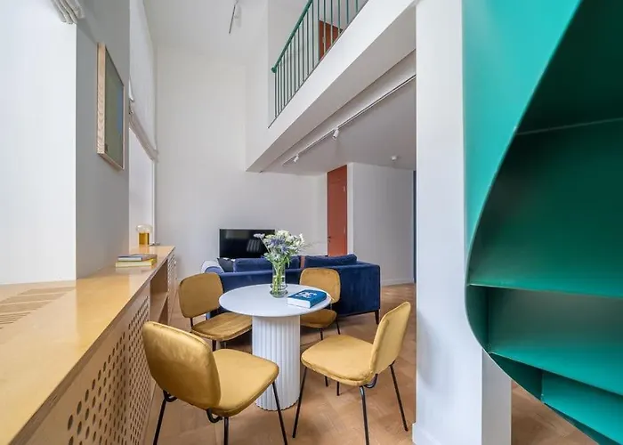 Designer Loft In The City Center Апартаменты Рига